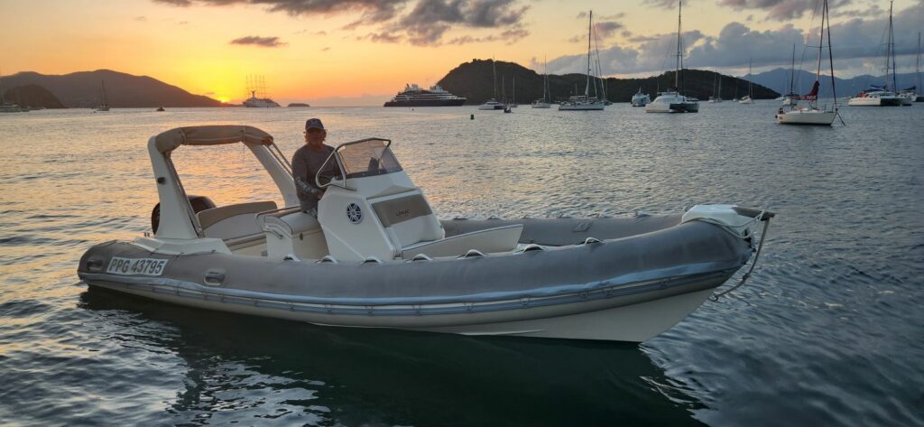 YopYop dans la baie des Saintes coucher de soleil