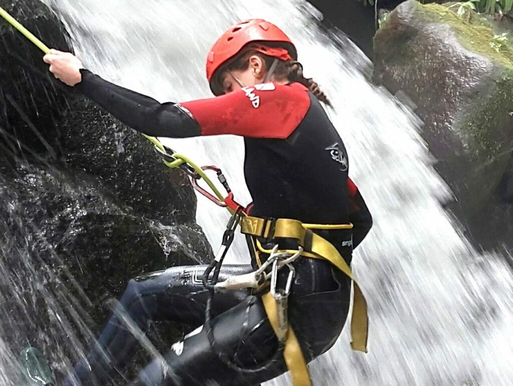 descente en rappel dans Ti-Canyon