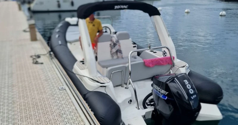Vue arrière solea au ponton marina de riviere-sens